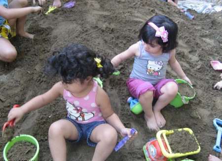 بگذارید بچه ها خاک بازی کنند