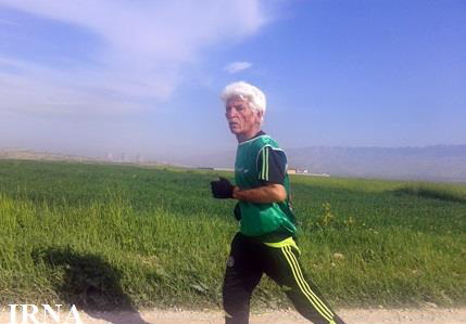 پیرمرد 83 ساله 141 کیلومتر دوید