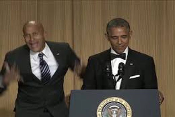 اجرای نمایش کمدی در هنگام سخنرانی اوباما
