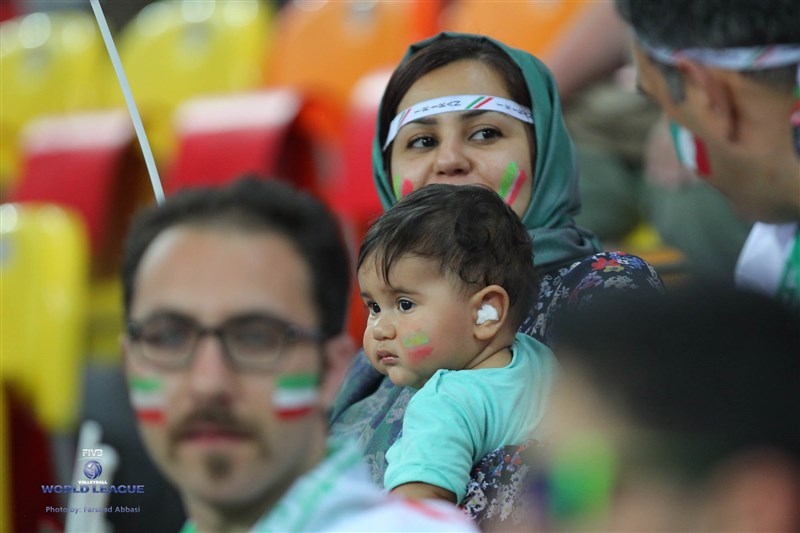 تماشاگران ایرانی و لهستانی در سالن چنستوهوا (عکس)