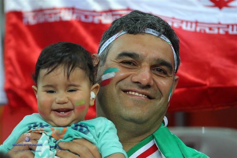 تماشاگران ایرانی و لهستانی در سالن چنستوهوا (عکس)