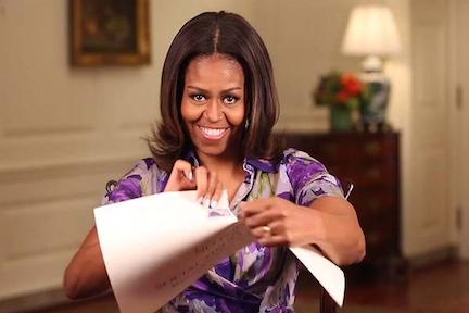 همسر اوباما تابلو هشدار عکس برداری ممنوع را پاره کرد (عکس)