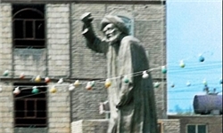 دوستداران شعر و ادب خواستار نصب مجدد مجسمه «دعبل خزاعی» شدند