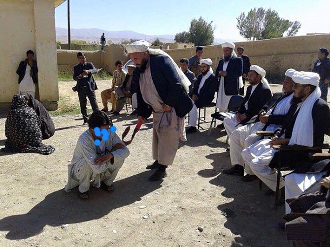 شلاق یک زن در افغانستان (عکس)