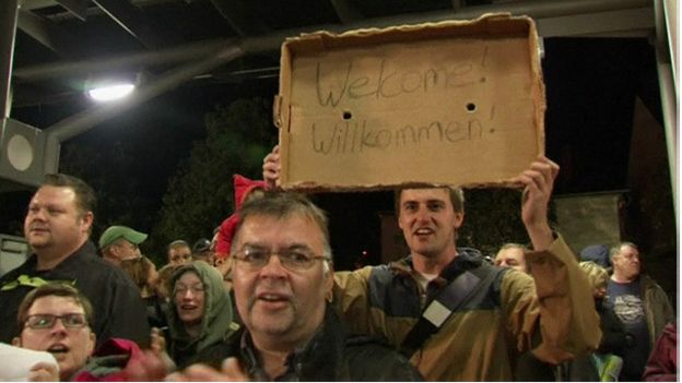 استقبال مردم آلمان از مهاجران خارجی (عکس)