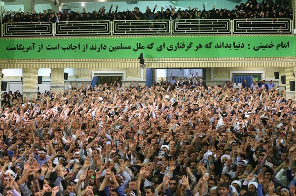 حضرت آیت‌الله خامنه‌ای  در دیدار پرشور هزاران نفر از قشرهای مختلف مردم