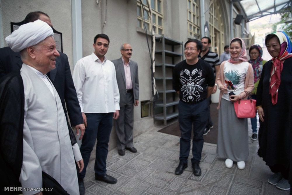 مواجهه هاشمی رفسنجانی با جهانگردان (عکس)