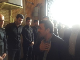 احمدی نژاد به مراسم ختم هادی نوروزی رفت