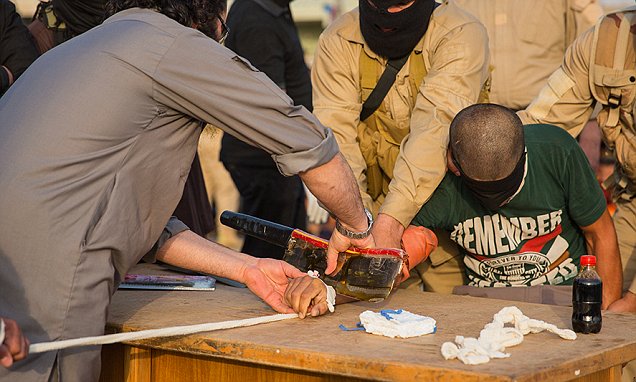 سایه وحشت اعدام‌ها و گردن‌زنی‌های داعش در موصل + عکس (16+)