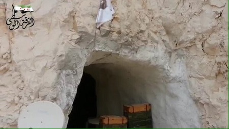 عناصر ارتش آزاد سوریه به غارها پناه بردند (+ عکس)