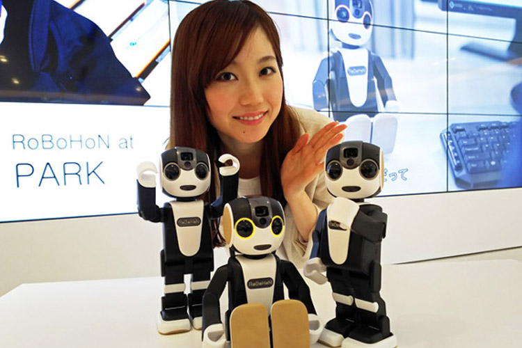 معرفی اولین گوشی هوشمند روباتیک جهان