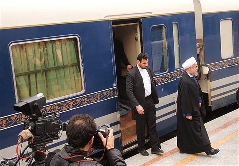 روحانی با قطار وارد سمنان شد (+عکس)