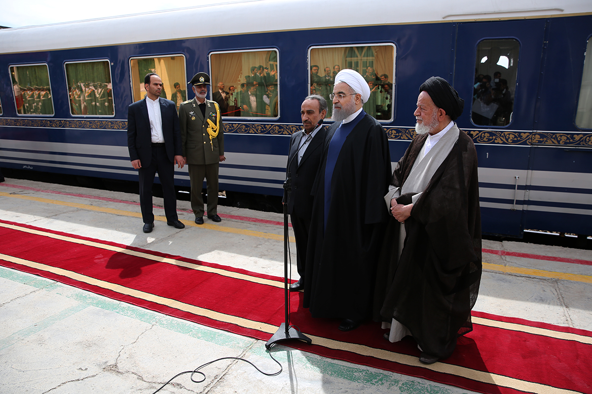 روحانی وارد سمنان شد (+عکس)