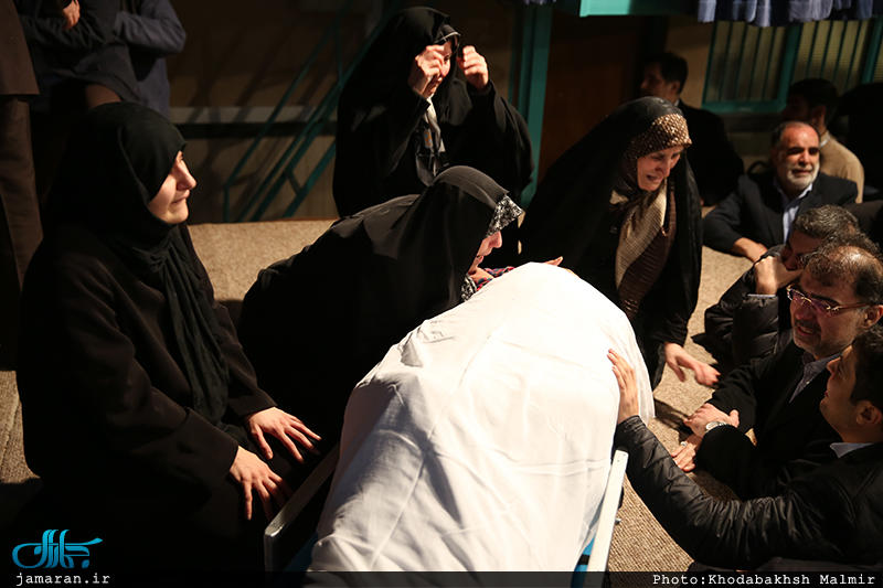 مراسم وداع با پیکر آیت الله هاشمی رفسنجانی در حسینیه جماران (+عکس)