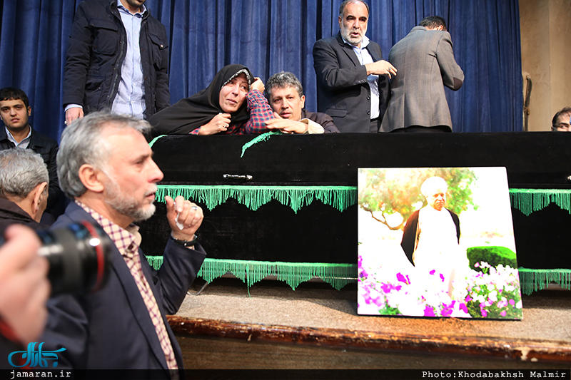 مراسم وداع با پیکر آیت الله‌هاشمی‌رفسنجانی در حسینیه جماران (+عکس)