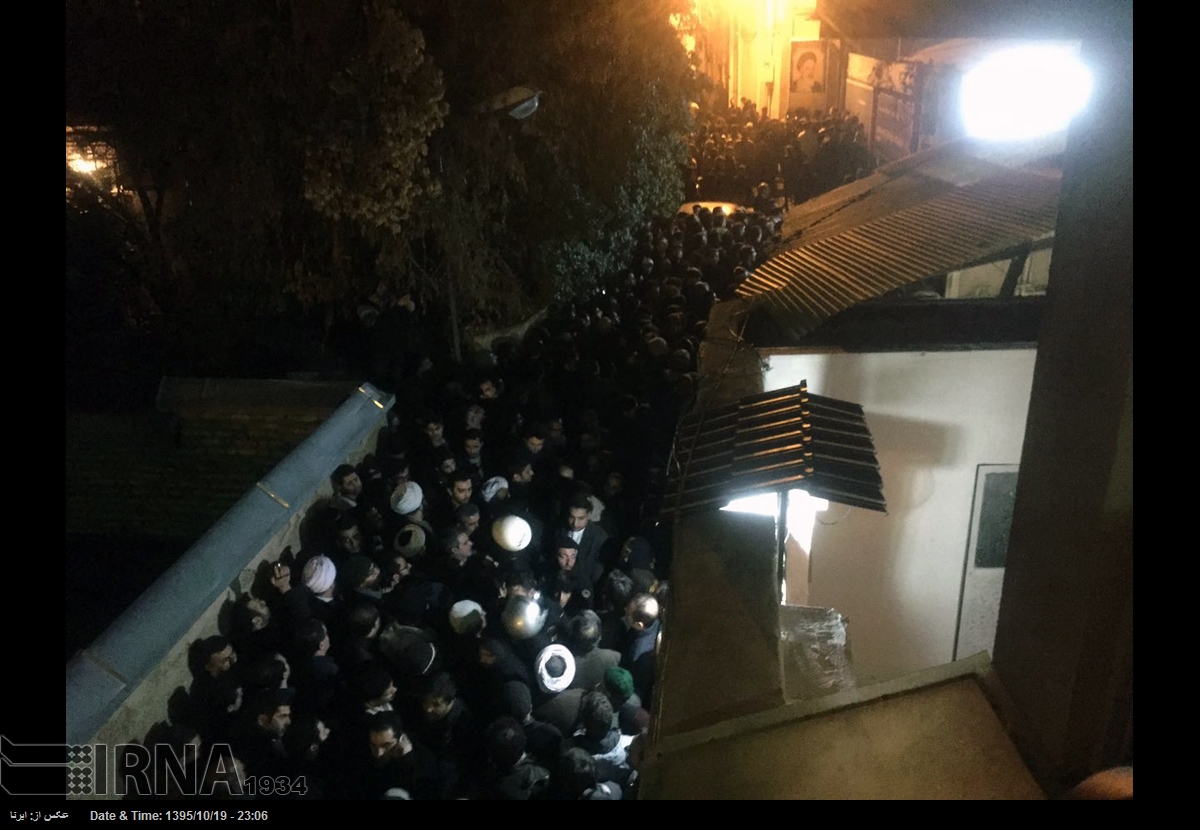 حضور مردم در خیابانهای منتهی به حسینیه جماران (+عکس)