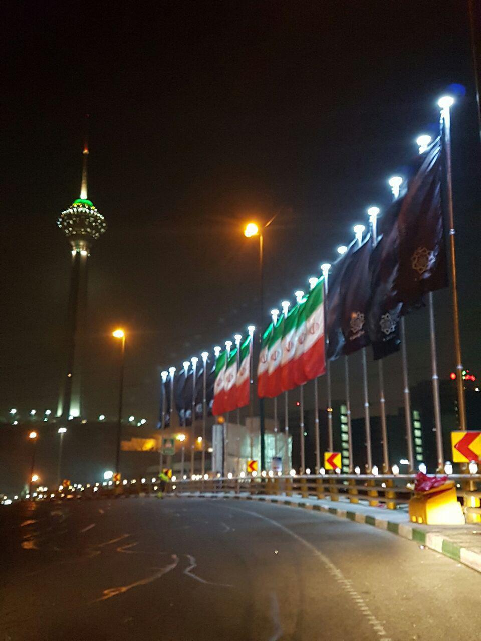 برافراشته شدن بیرق‌های سیاه در پایتخت/ نورپردازی‌های تهران خاموش شد