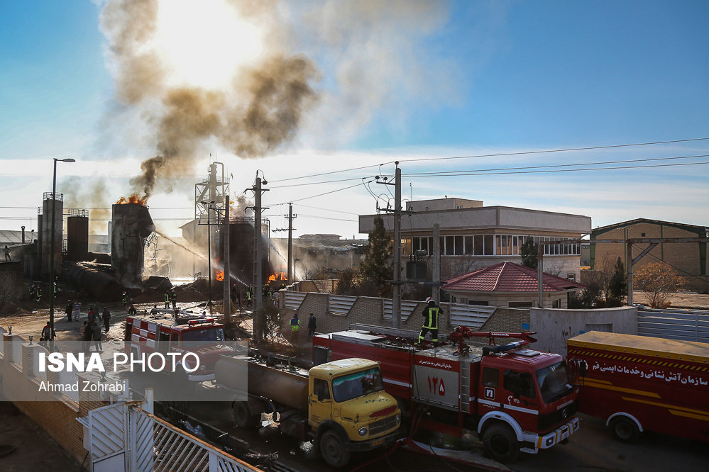 آتش سوزی در کارخانه میعانات نفتی در قم (+عکس)