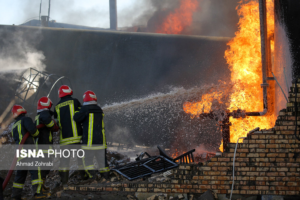 آتش سوزی در کارخانه میعانات نفتی در قم (+عکس)