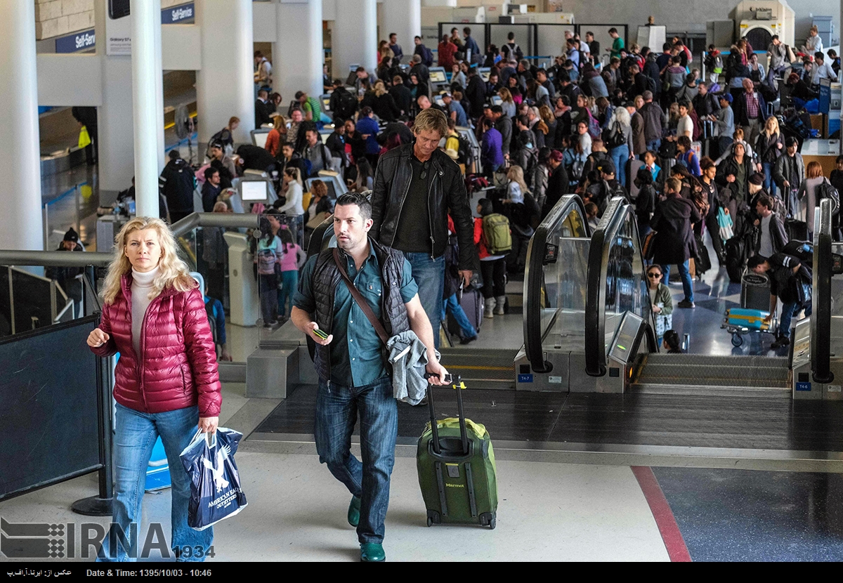آغاز تعطیلات کریسمس و خروج مسافران از فرودگاه بین المللی آمریکا (عکس)