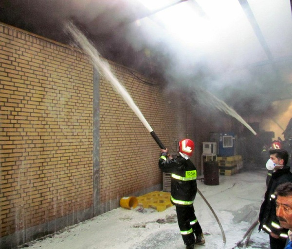 آتش‌سوزی در انبار کیف خیابان منوچهری تهران مصدومی نداشت