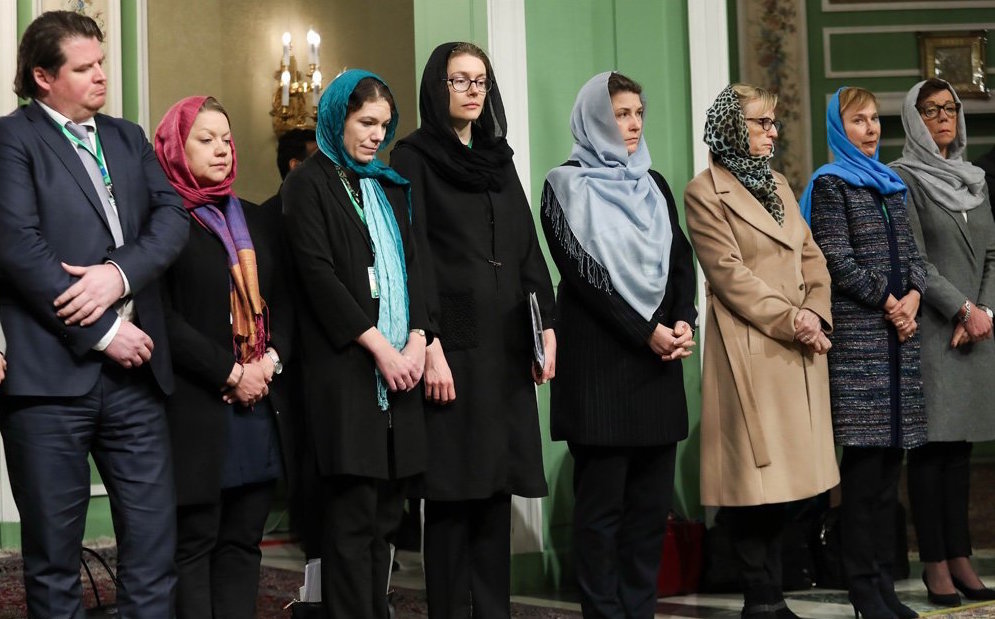 انتقاد از حجاب گذاشتن وزرای زن سوئدی در تهران