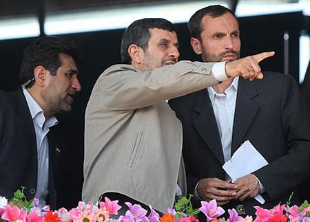 بقایی آمد تا احمدی نژاد در صحنه انتخابات بماند