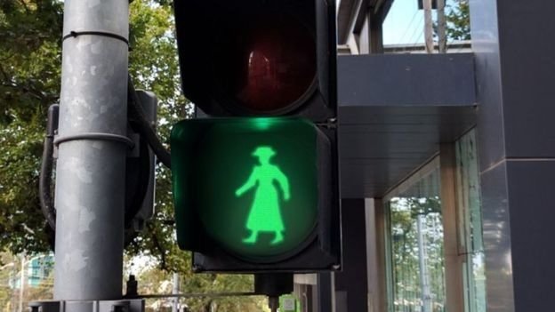 جنجال بر سر چراغ‌ عابر پیاده با آدمک زنانه در استرالیا
