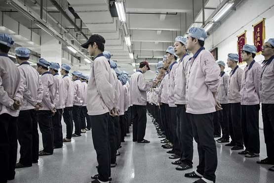 سرّی ترین کارخانه آیفون در چین+عکس