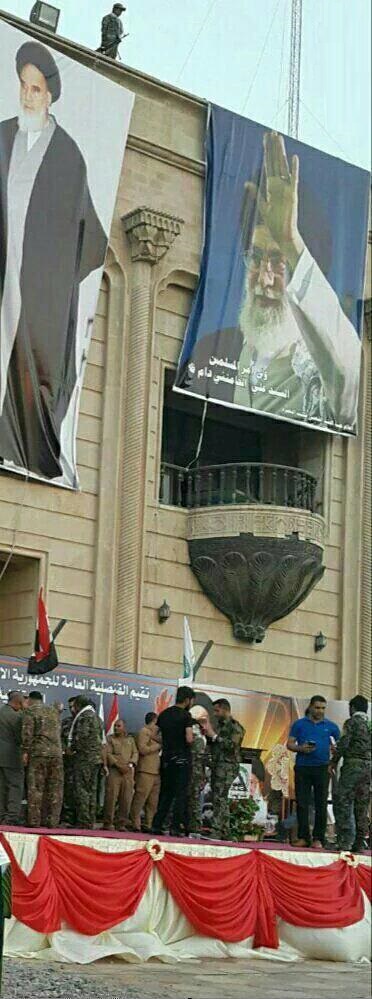 بنر امام و رهبری بر بالکن کاخ صدام (عکس)