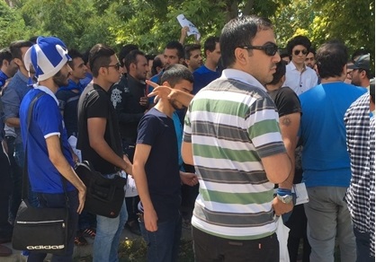 هواداران استقلال مقابل مجلس: وزیر پرسپولیسی نمی خوایم
