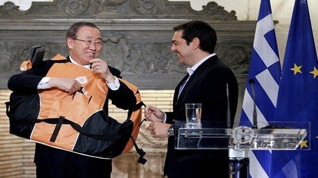 هدیه خاص و معنادار نخست‌وزیر یونان به بان‌کی‌مون (+عکس)
