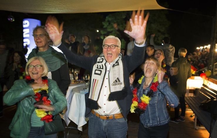خوشحالی وزیرخارجه آلمان از پیروزی تیم فوتبال آلمان (+عکس)