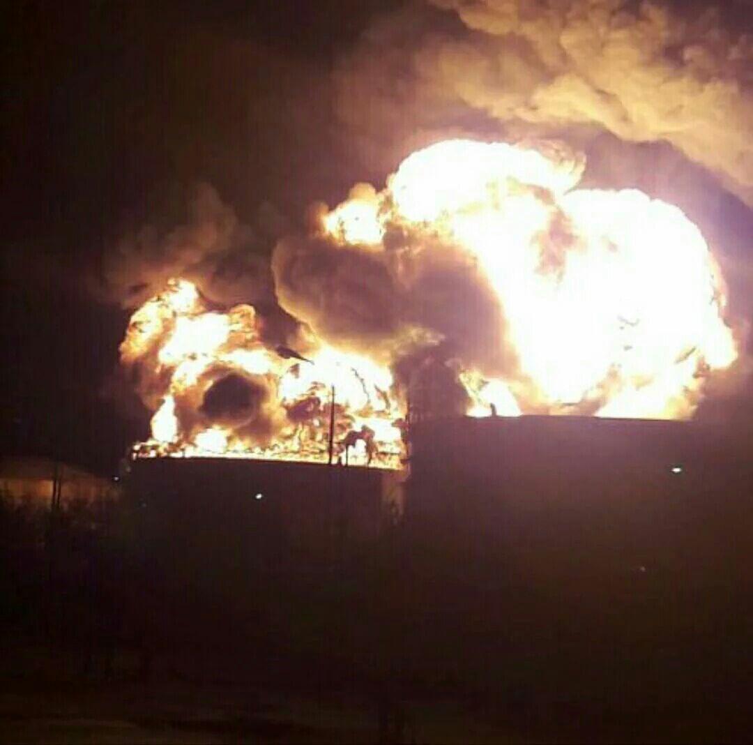 مخزن دوم پتروشیمی ماهشهر هم آتش گرفت (+فیلم و عکس) / تخلیه همه واحدهای مجاور/ بسته شدن جاده ها/ وزیر نفت به ماهشهر رفت