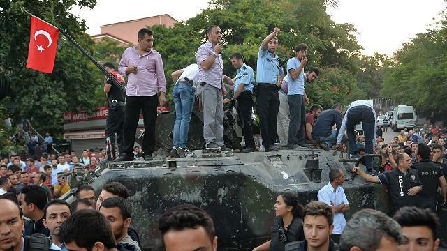 کودتای ترکیه در آستانه شکست/ سخنرانی اردوغان در استانبول / 60 کشته در کودتا