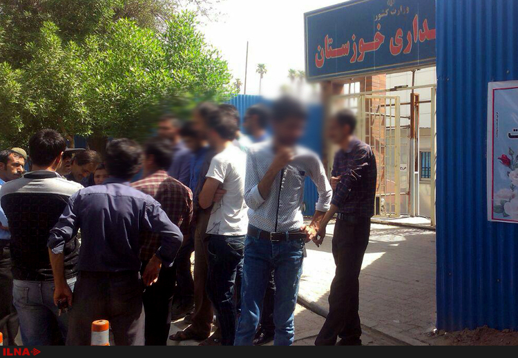 تجمع کارگران ساختمانی اهواز مقابل استانداری خوزستان (+عکس)