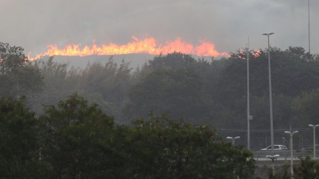 آتش‌سوزی در پیست دوچرخه‌سواری کوهستان ریو (+عکس)