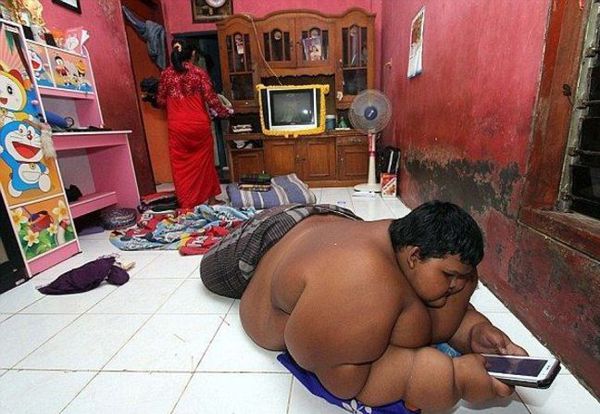 چاق‌ ترین پسر دنیا به مدرسه رفت (+عکس)