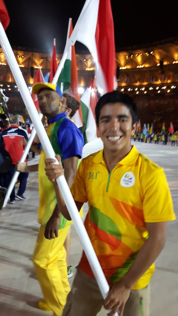 تجربه هیجان انگیز حمل پرچم ایران در اختتامیه المپیک از زبان جوان 22 ساله کانادایی(+عکس)