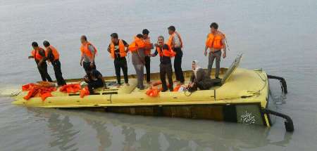 غرق شدن اتوبوس مسافری در ساحل قشم (+عکس)