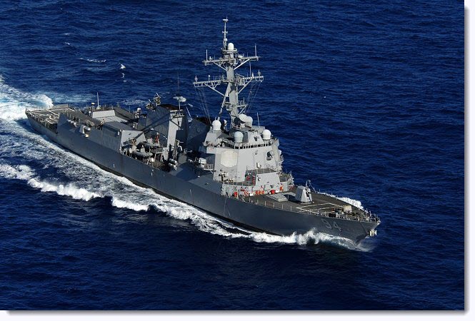 مقامات آمریکا: قایق های تندرو سپاه در 300 متری ناوشکن آمریکایی