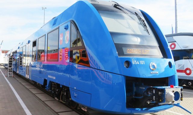 اولین قطار مسافربری جهان با سوخت هیدروژنی (+عکس)