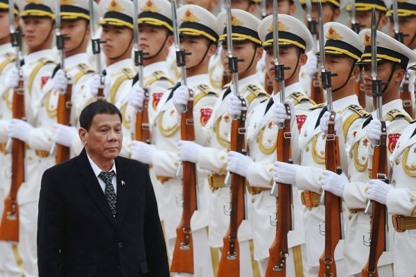رئیس جمهور فیلیپین: اعلام جدایی از آمریکا / چین برادر بزرگتر ماست