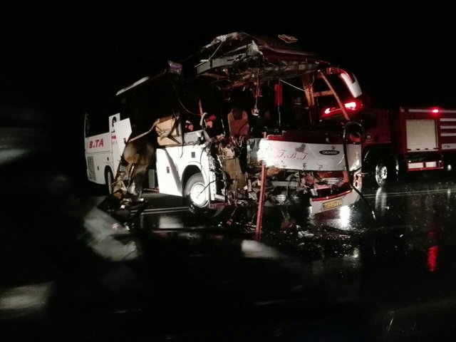 یک کشته و 10 زخمی در تصادف 2 اتوبوس در جاده سنندج – دیواندره (+عکس)
