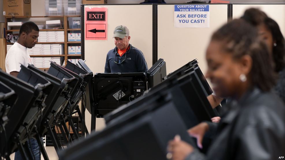 ممنوعیت عکس سلفی هنگام رای دادن در 15 ایالت آمریکا