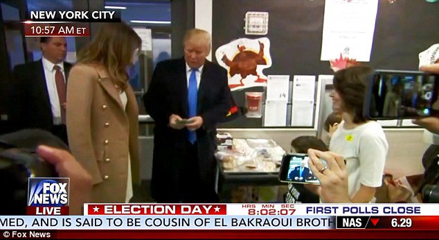 دونالد ترامپ به همراه دخترش پای صندوق رای حاضر شد (+عکس)
