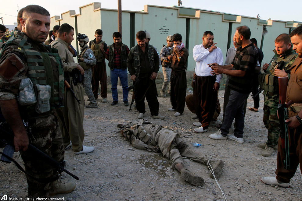 رفتار خشن با یک داعشی در کرکوک عراق (+عکس)
