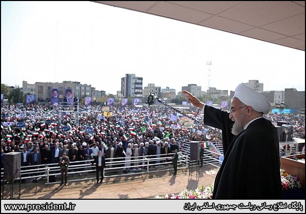 روحانی در اراک: یک مملکت،‌یک رهبر، یک دولت/ دروغ‌گو و فحاش انقلابی نیست / روابط بانکی با دنیا برقرار شده