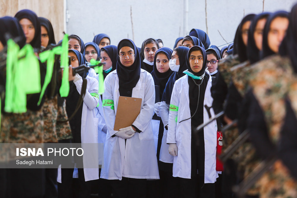 رزمایش پدافند غیرعامل دختران مشهدی در مدرسه (+عکس)