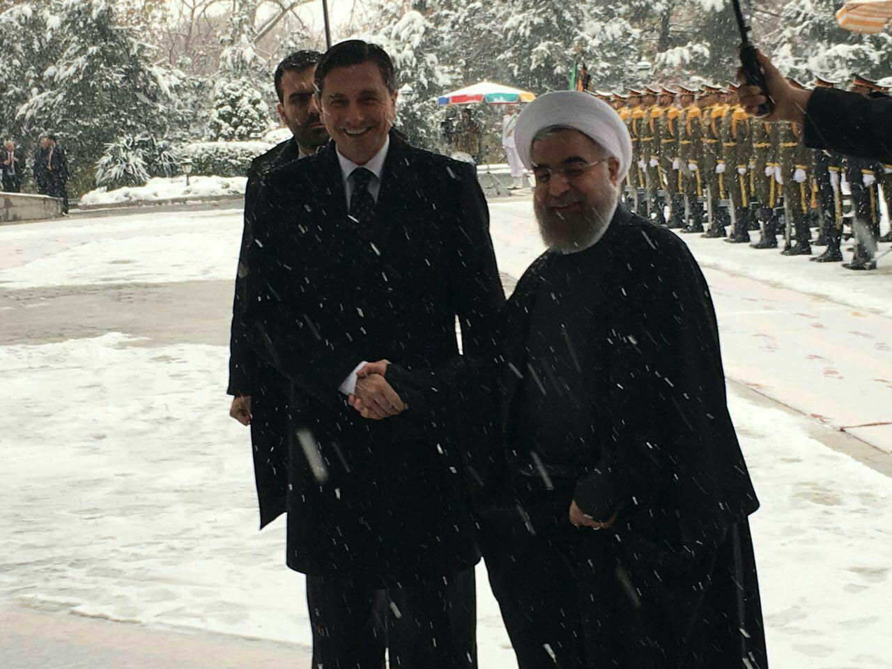 استقبال رسمی روحانی از رئیس‌جمهور اسلوونی (+عکس)